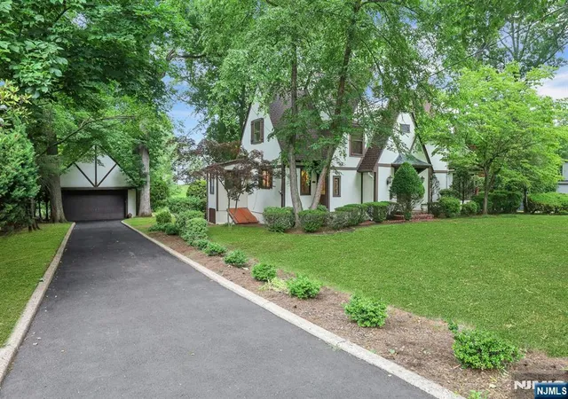 Homes for sale in Westwood, NJ | 112 Goodwin Ter, Westwood, NJ 07675 | MLS# 26023867