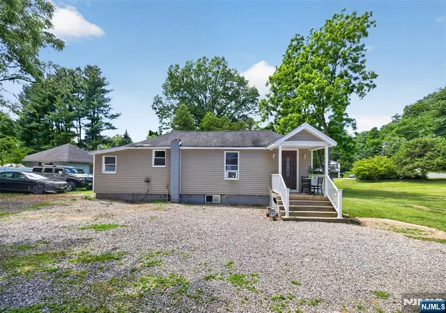 3rd image of 57 Pine Brook Rd, Lincoln Park Borough, NJ 07035 | MLS# 26023876