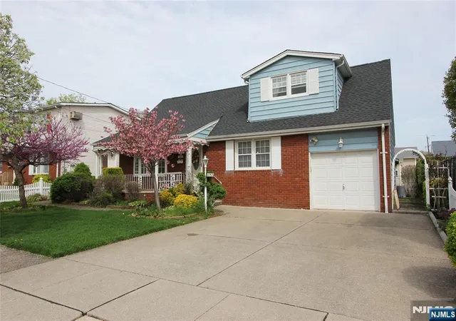 Homes for sale in Elmwood Park, NJ | 183 Lee St, Elmwood Park, NJ 07407 | MLS# 26023887