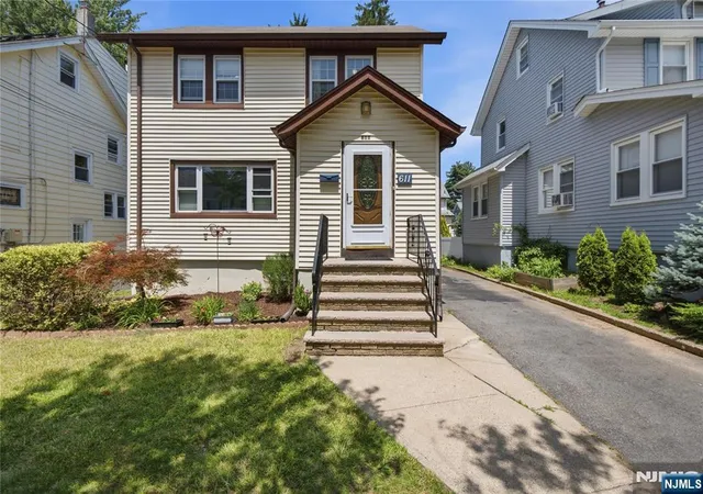 Homes for sale in Teaneck, NJ | 611 Maple Ave, Teaneck, NJ 07666 | MLS# 26023900
