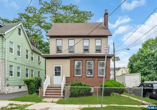 Homes for sale in Newark, NJ | 240 End Ave, Newark, NJ 07106 | MLS# 26023908