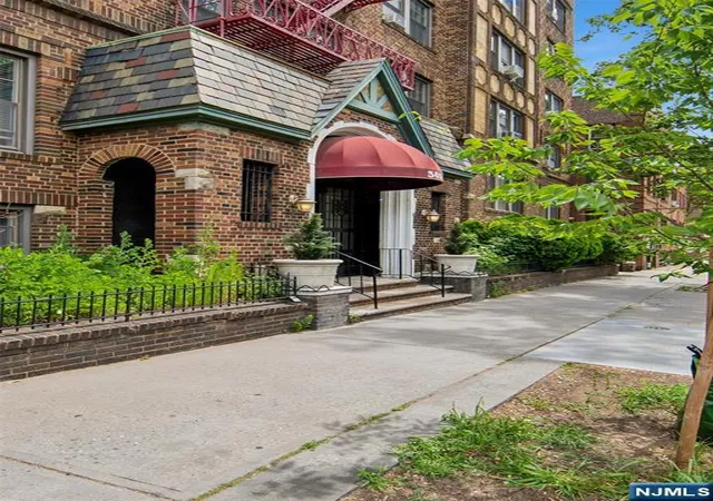 Homes for sale in Jersey City, NJ | 340 Fairmount Avenue, Jersey City, NJ 07306 | Houzeo