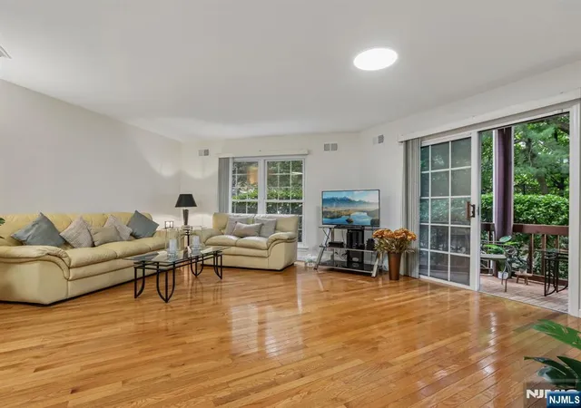 3rd image of 436 Lee Ct #4133, Fort Lee, NJ 07024 | MLS# 26023970