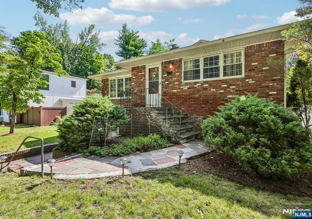 Homes for sale in Closter, NJ | 35 Knickerbocker Rd, Closter, NJ 07624 | MLS# 26023986