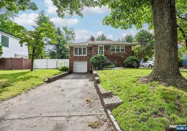 Homes for sale in Closter, NJ | 35 Knickerbocker Rd, Closter, NJ 07624 | MLS# 26023986