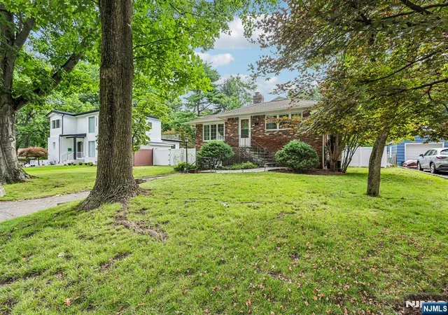 Homes for sale in Closter, NJ | 35 Knickerbocker Rd, Closter, NJ 07624 | MLS# 26023986