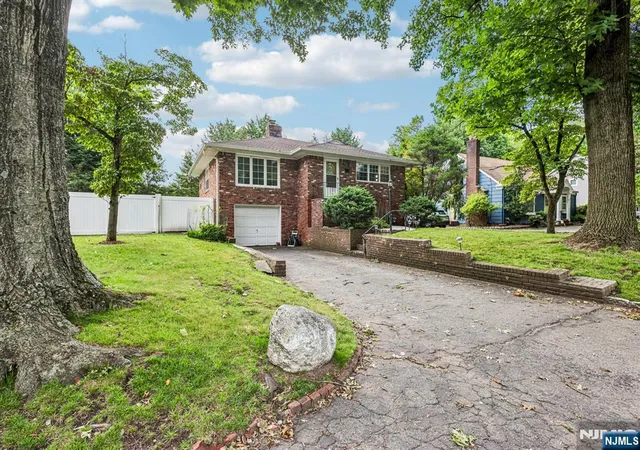 Homes for sale in Closter, NJ | 35 Knickerbocker Rd, Closter, NJ 07624 | MLS# 26023986