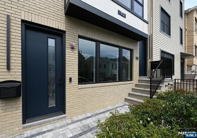 Homes for sale in Jersey City, NJ | 172 Griffith Street, Jersey City, NJ 07307 | Houzeo