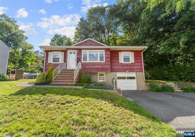 Photo 3 of Sale Pending at 33 Walter Dr, Bloomingdale, NJ 07403 | MLS# 26024035 | Listing updated on 2026-07-14
