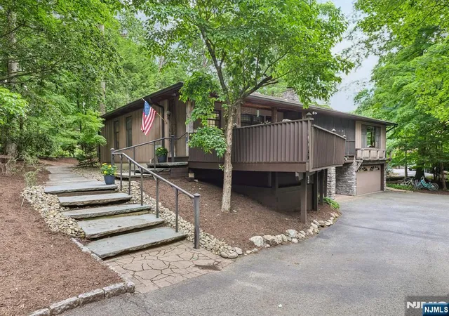 2nd image of 765 Pines Lake Dr, Wayne, NJ 07470 | MLS# 26024061