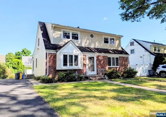 Homes for sale in Teaneck, NJ | 685 Grant Ter, Teaneck, NJ 07666 | MLS# 26024063