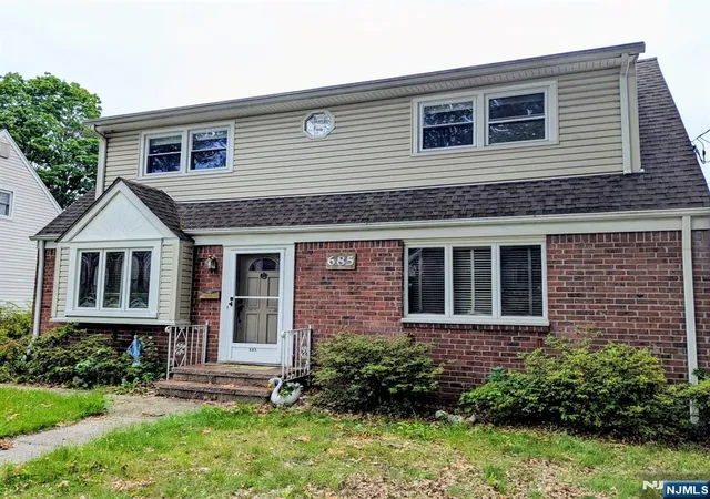 Homes for sale in Teaneck, NJ | 685 Grant Ter, Teaneck, NJ 07666 | MLS# 26024063