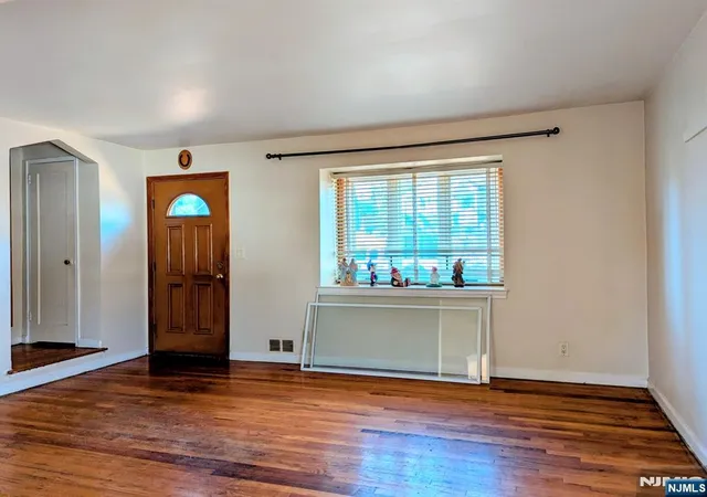 Homes for sale in Teaneck, NJ | 685 Grant Ter, Teaneck, NJ 07666 | MLS# 26024063