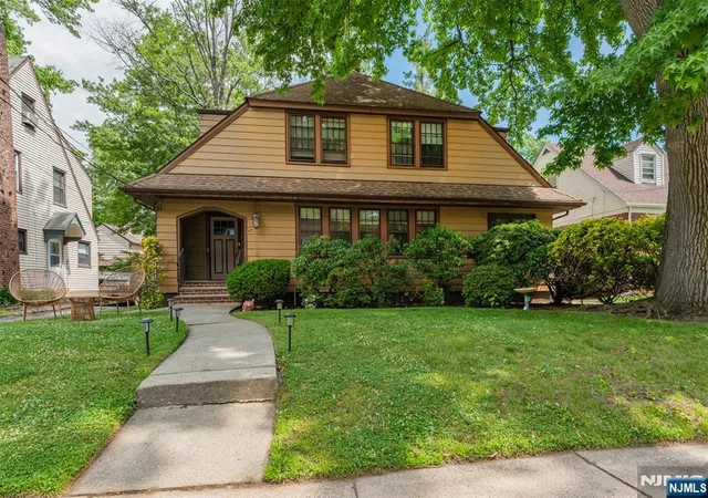 Homes for sale in Teaneck, NJ | 529 Wyndham Rd, Teaneck, NJ 07666 | MLS# 26024072