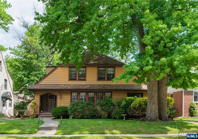 Homes for sale in Teaneck, NJ | 529 Wyndham Rd, Teaneck, NJ 07666 | MLS# 26024072