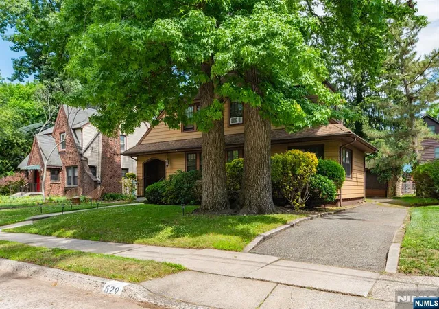 Homes for sale in Teaneck, NJ | 529 Wyndham Rd, Teaneck, NJ 07666 | MLS# 26024072