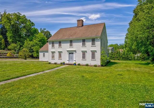 Photo 4 of Single family home for sale at 1 Canoe, Roseland, NJ 07068 | MLS# 26024095 | Listing updated on 2026-08-05