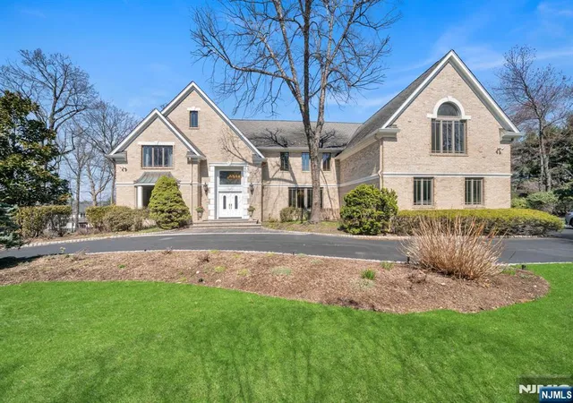 Homes for sale in Franklin Lakes, NJ | 837 Apple Ridge Rd, Franklin Lakes, NJ 07417 | MLS# 26024120