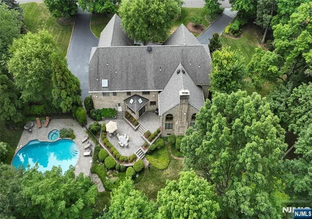 Homes for sale in Franklin Lakes, NJ | 837 Apple Ridge Rd, Franklin Lakes, NJ 07417 | MLS# 26024120