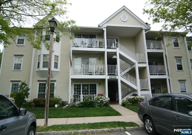 Homes for sale in Mahwah, NJ | 335 Linden St, Mahwah, NJ 07430 | MLS# 26024156