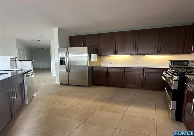 Photo 2 of Condo for sale at 4425 Riverview Ave #425, Englewood, NJ 07631 | MLS# 26024163 | Listing updated on 2026-09-01