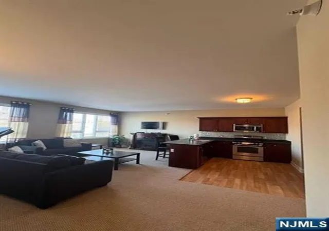 4th image of 447 Fairview Ave, Fairview, NJ 07022