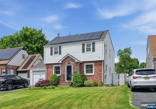 Homes for sale in Teaneck, NJ | 27 Beveridge St, Teaneck, NJ 07666 | MLS# 26024210
