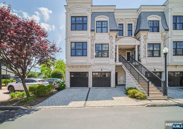 Homes for sale in Edgewater, NJ | 35 Marquis Ct, Edgewater, NJ 07020 | MLS# 26024224