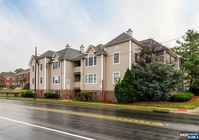 Homes for sale in Palisades Park, NJ | 428 Grand Ave #2C, Palisades Park, NJ 07650 | MLS# 26024269