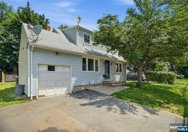 Homes for sale in Bergenfield, NJ | 17 E Johnson Ave, Bergenfield, NJ 07621 | MLS# 26024297