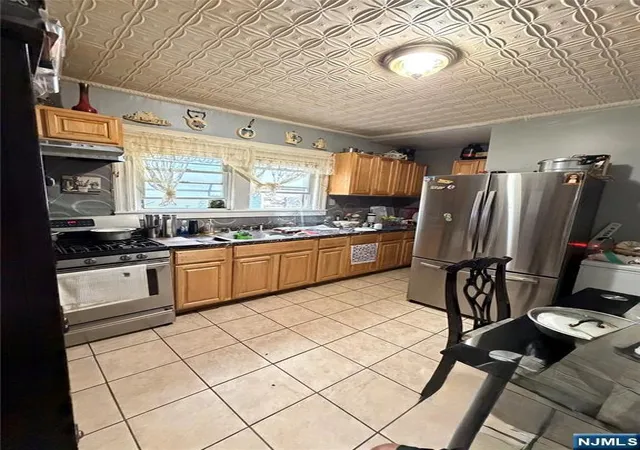 3rd image of 352 7Th St, Newark, NJ 07107 | MLS# 26024302
