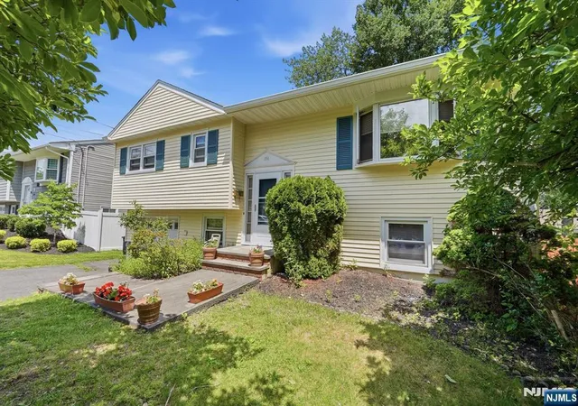 Homes for sale in Par Troy Hills Twp., NJ | 194 Elmwood Dr, Par Troy Hills Twp., NJ 07054 | MLS# 26024338