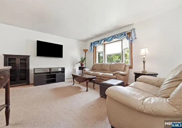 Homes for sale in Par Troy Hills Twp., NJ | 194 Elmwood Dr, Par Troy Hills Twp., NJ 07054 | MLS# 26024338