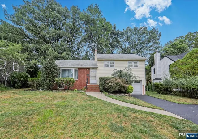 Homes for sale in Dumont, NJ | 270 Glen Ave, Dumont, NJ 07628 | MLS# 26024350