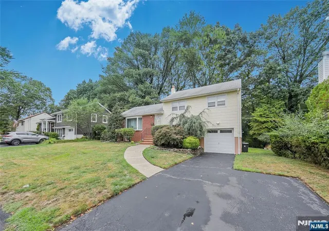 Homes for sale in Dumont, NJ | 270 Glen Ave, Dumont, NJ 07628 | MLS# 26024350
