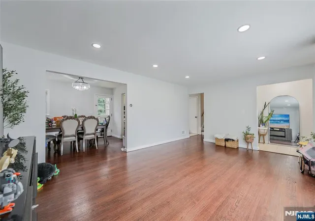 Homes for sale in Dumont, NJ | 270 Glen Ave, Dumont, NJ 07628 | MLS# 26024350