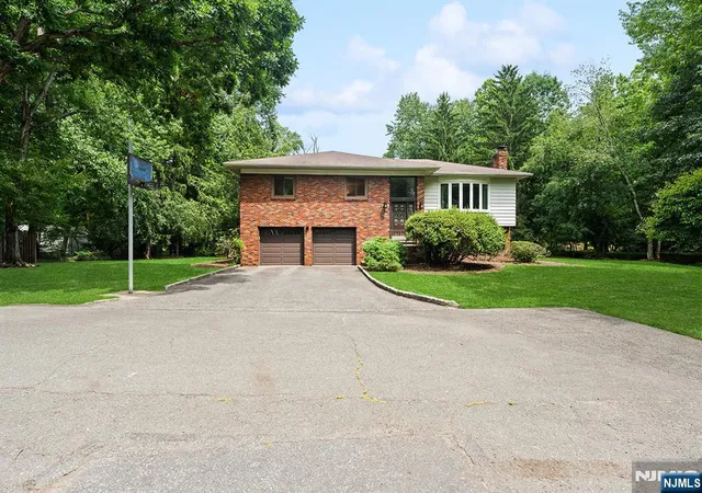 Homes for sale in Closter, NJ | 31 Brook St, Closter, NJ 07624 | MLS# 26024372