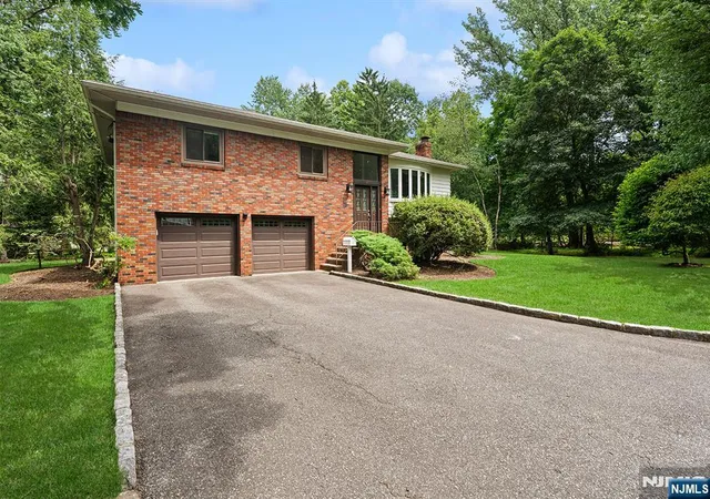 Homes for sale in Closter, NJ | 31 Brook St, Closter, NJ 07624 | MLS# 26024372