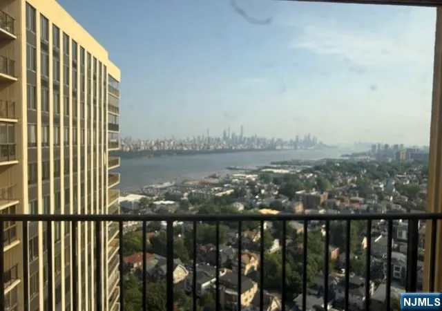 Homes for sale in Cliffside Park, NJ | 200 Winston Dr #2818, Cliffside Park, NJ 07010 | MLS# 26024385