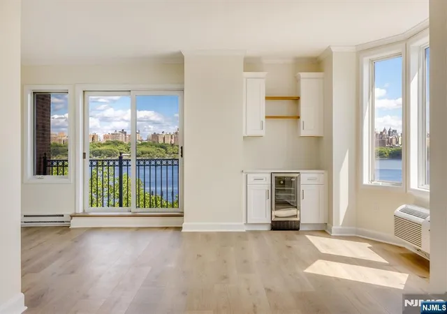 Homes for sale in Edgewater, NJ | 6315 City Pl, Edgewater, NJ 07020 | MLS# 26024420