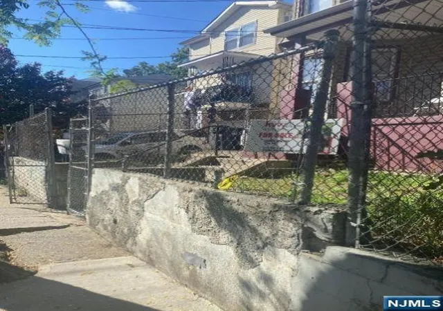 3rd image of 123 Seymour Ave, Newark, NJ 07108 | MLS# 26024439