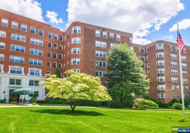 Homes for sale in Montclair, NJ | 10 Crestmont Rd #4H, Montclair, NJ 07042 | MLS# 26024444