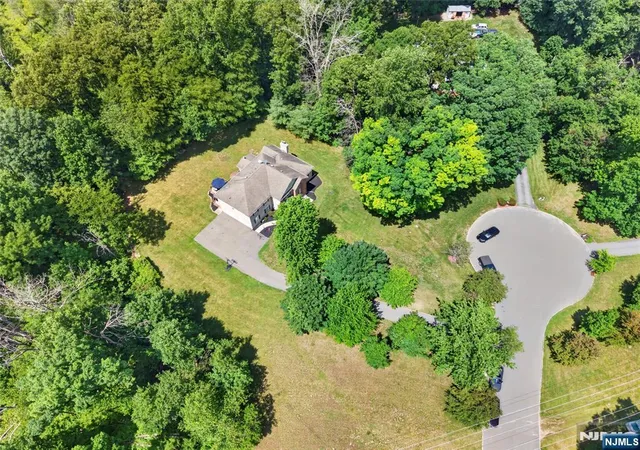 Homes for sale in Sparta, NJ | 11 Whispering Woods Ln, Sparta, NJ 07871 | MLS# 26024445