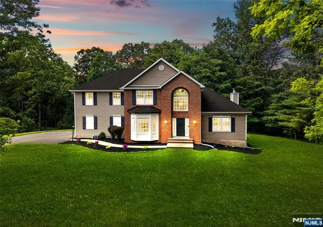 Homes for sale in Sparta, NJ | 11 Whispering Woods Ln, Sparta, NJ 07871 | MLS# 26024445