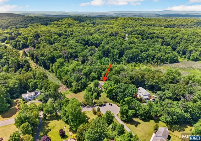 Homes for sale in Sparta, NJ | 11 Whispering Woods Ln, Sparta, NJ 07871 | MLS# 26024445