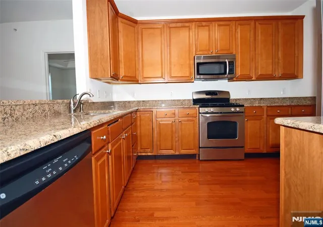 Homes for sale in Woodland Park, NJ | 3 Bedrock Ct, Woodland Park, NJ 07424