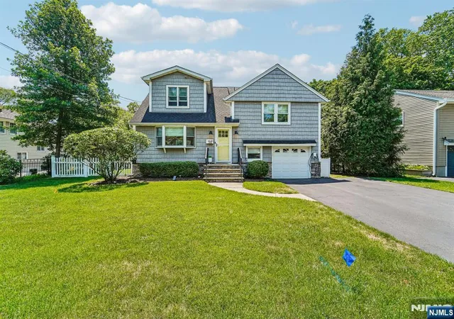 Homes for sale in Ridgewood, NJ | 252 Canterbury Pl, Ridgewood, NJ 07450 | MLS# 26024513
