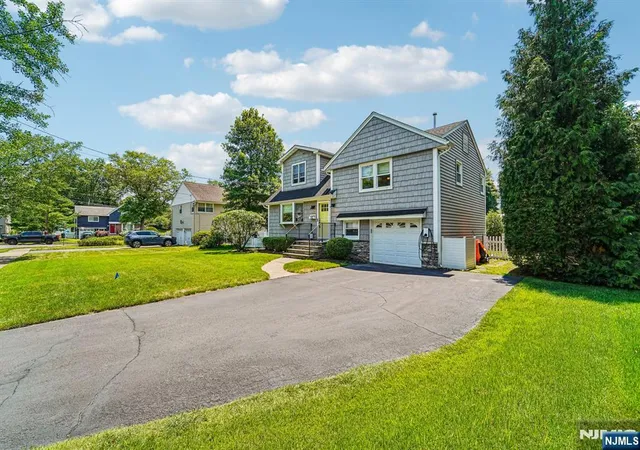 Homes for sale in Ridgewood, NJ | 252 Canterbury Pl, Ridgewood, NJ 07450 | MLS# 26024513