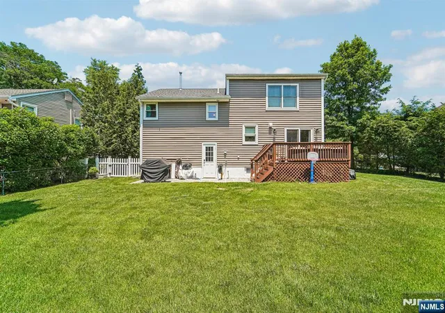Homes for sale in Ridgewood, NJ | 252 Canterbury Pl, Ridgewood, NJ 07450 | MLS# 26024513