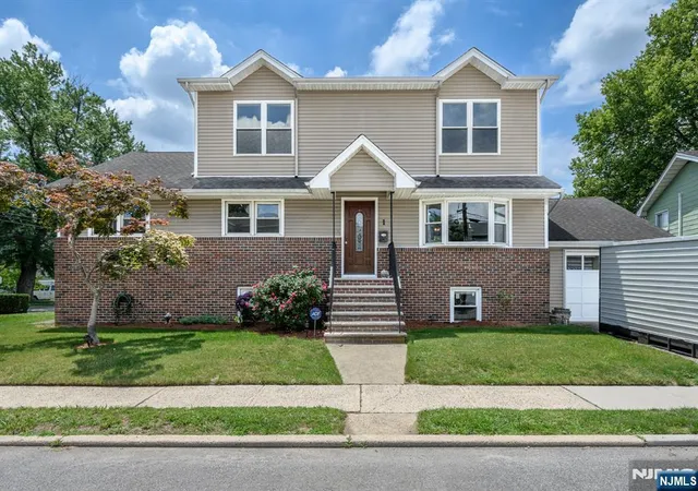 Homes for sale in Hackensack, NJ | 1 Veprek Ln, Hackensack, NJ 07606 | MLS# 26024514